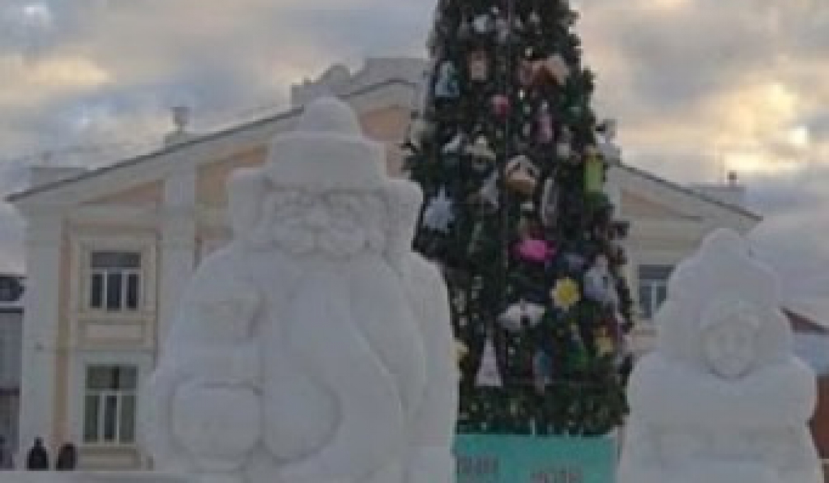 Снежный городок в Артемовском традиционно не очень интересный. Скромненький...