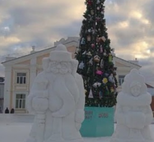 Снежный городок в Артемовском традиционно не очень интересный. Скромненький...