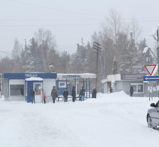 Дороги в Артемовском - со снежными валами, колеями, накатами.