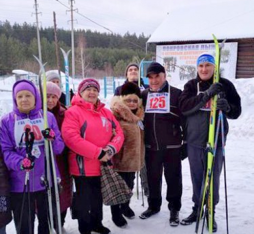 Нынче на лыжню в Покровском вышли несколько поколений членов общества инвалидов. 