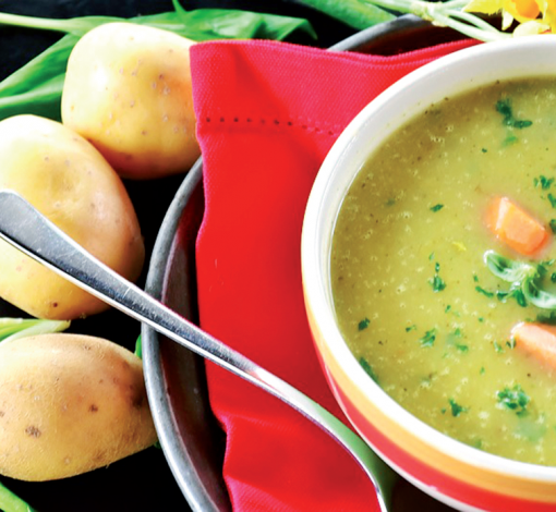 Овощной суп, например, картофельный, будет кстати в пост. Приправленный зеленью, он утолит голод