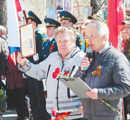 9 Мая 2017 года. Мария Ильинична – в колонне "Бессмертного полка" с тогдашним председателем совета ветеранов Артемовского Виктором Арсентьевичем Морозовым