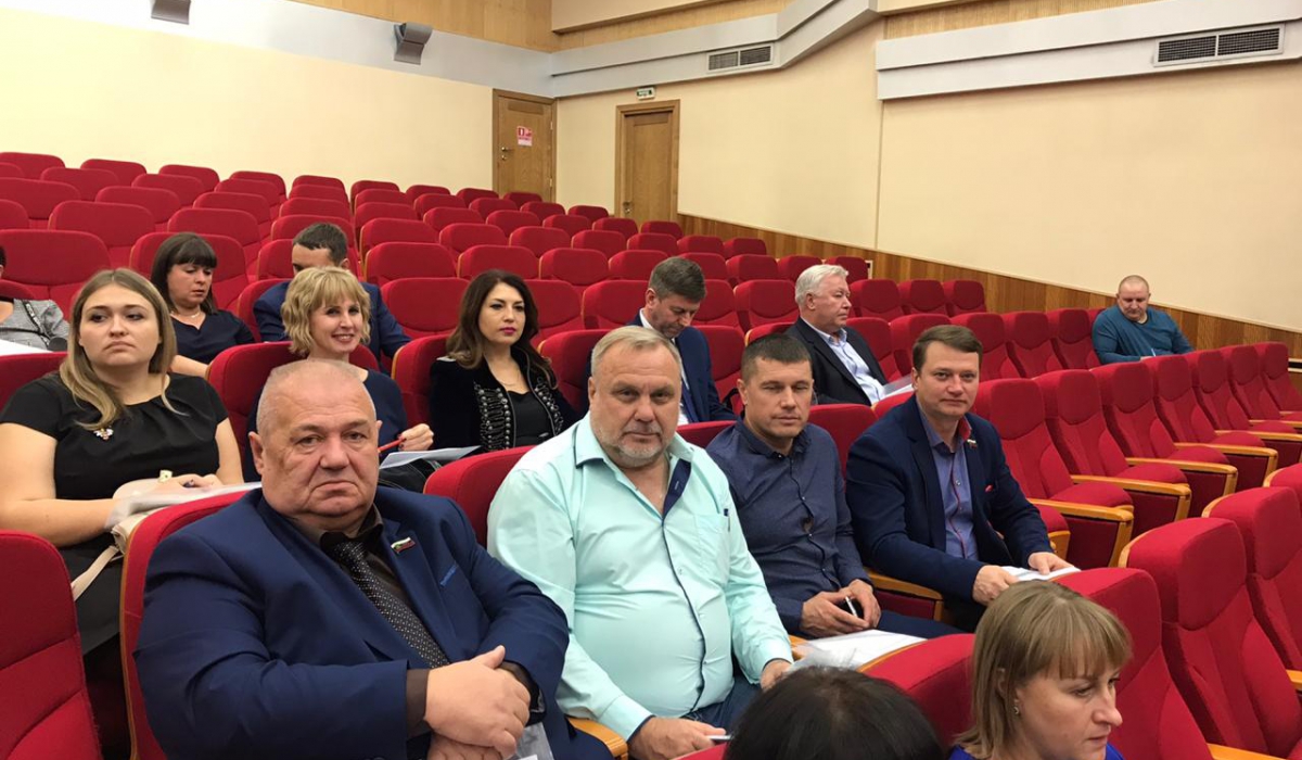 Артемовские депутаты ездили учиться