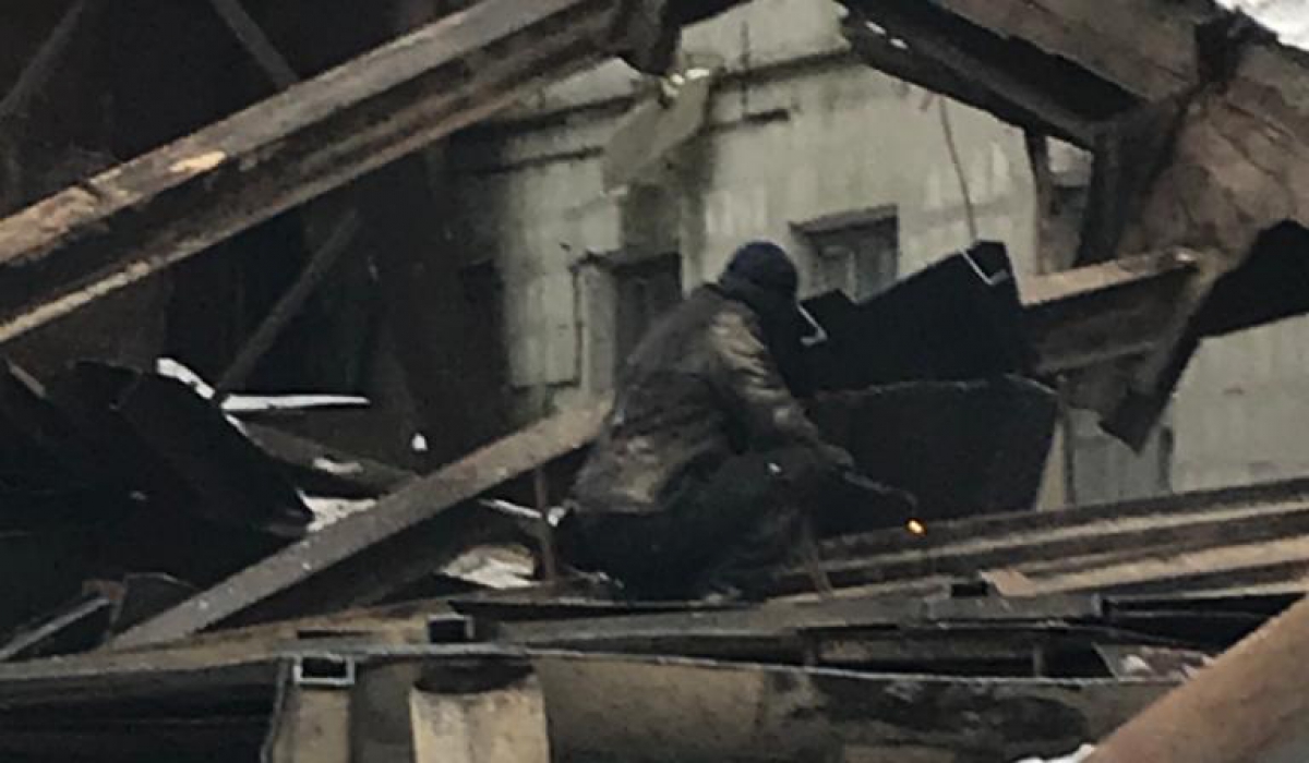 В Артемовском разбирают Хлебную базу
