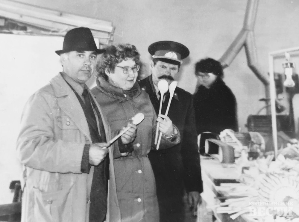 С Тихоном Павловичем Калининым (справа).  Фото из семейного архива.