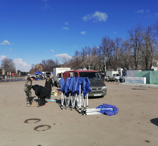 Торговцы собрались уезжать оперативно. Только пятки блестели.