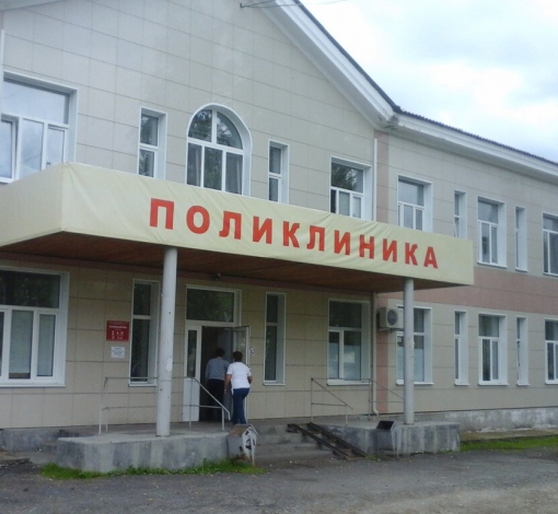 Поликлиника Артемовского заполнена пациентами, и не все из них соблюдают масочный режим.