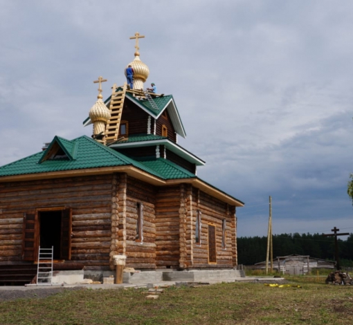 Храм красив снаружи и просторный внутри