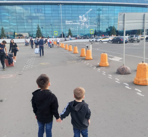 Два брата приехали к своим родным на Урал.