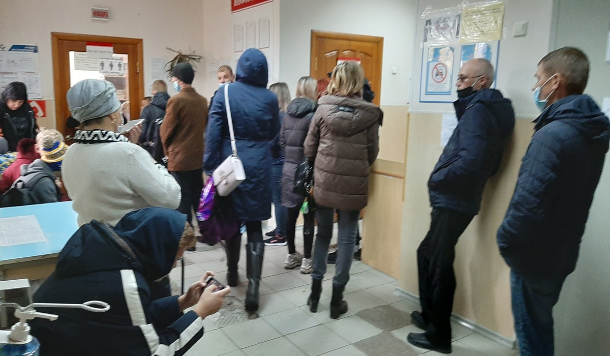 В Артемовском попасть на прием к врачу можно лишь после долгого ожидания