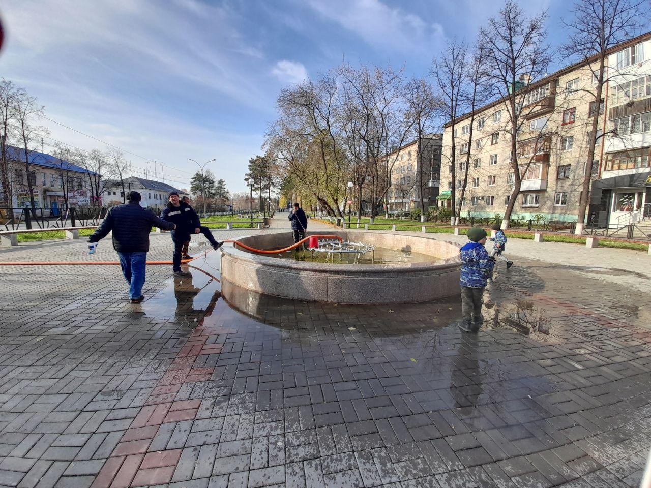 Погода в городе артемовском. Десногорск фонтан. Артемовский фонтан. Фонтан Артемовском Свердловской области. Фонтан на центральной аллее проспекта Кирова.