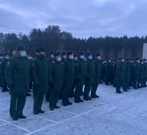 В масках на плацу. Осенний призыв проходит с соблюдением всех необходимых мер безопасности