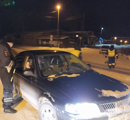 На въезде в поселок Буланаш 3 января тормозили все машины подряд.