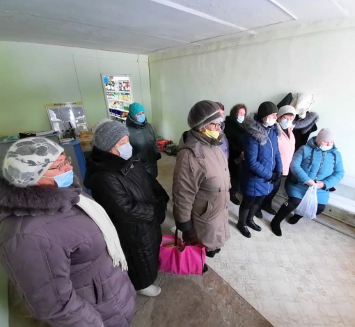 Жители Липино и Луговой накопили стопы обращений в разные инстанции, чтобы сохранить доступную медицину в селах.