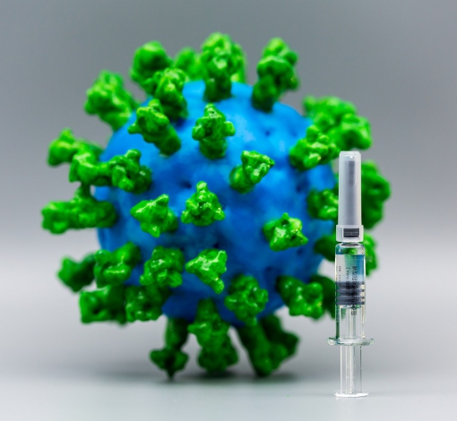 Справиться с коронавирусом поможет массовый иммунитет. 