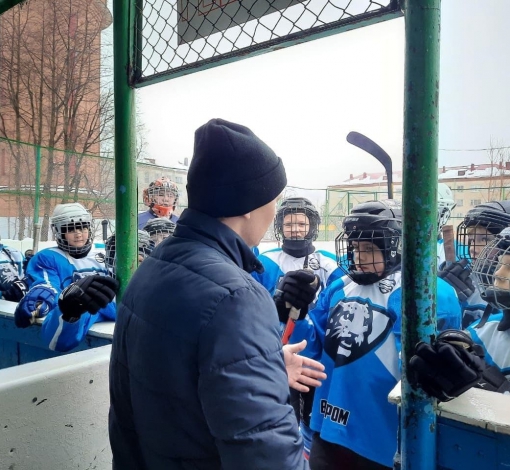 Вячеслав Лебедкин напутствует "Барсов" перед игрой с "Истоком"