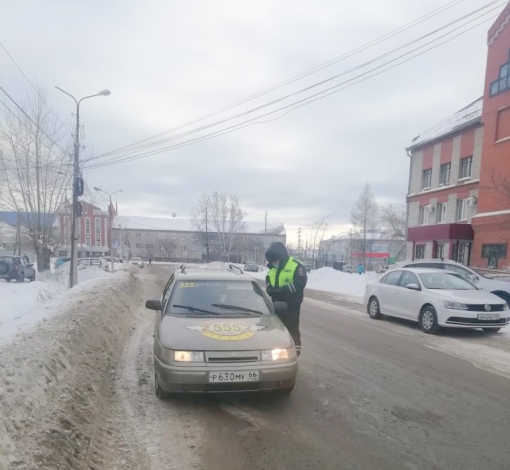 Не все таксисты, перевозящие пассажиров, одинаково законопослушны.