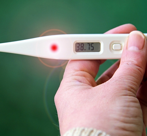 При повышении температуры обращайтесь в службу неотложной помощи.