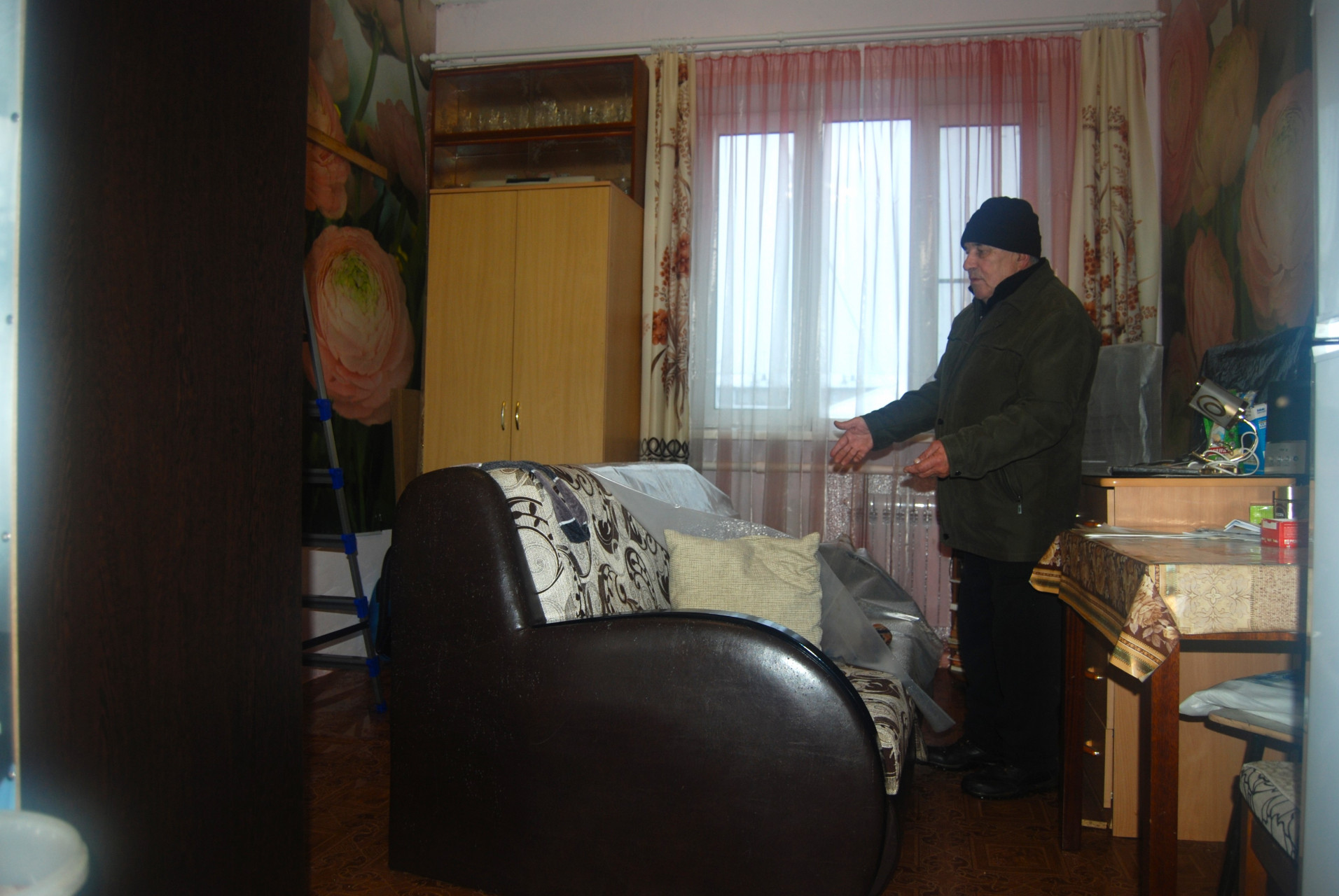 Владимир Анатольевич рассказывает как безуспешно пытается просушить свой диван.