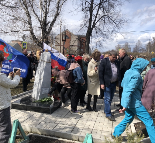 возложение цветов к памятнику «Артемовцам — ликвидаторам аварии на Чернобыльской АЭС»