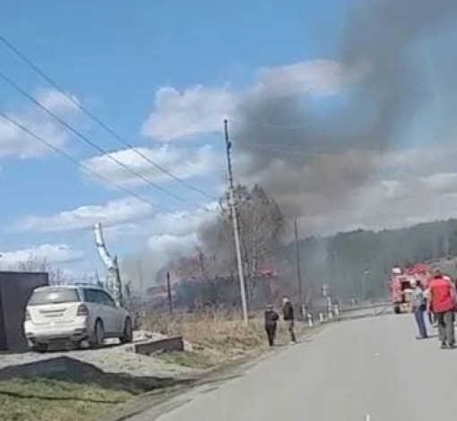 Пожар в Бичуре снял читатель "ЕВ" Василий П.