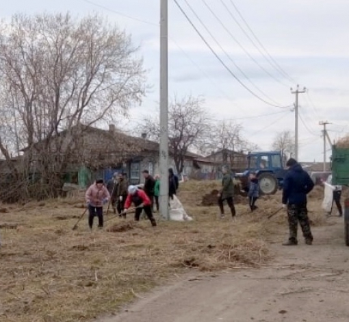 В Покровском прошло уже несколько субботников - село стало гораздо чище!