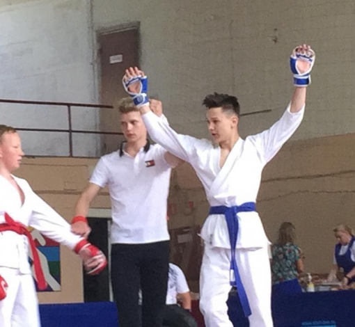  Спортсмен бойцовского клуба  "Family of Fighters" Константин Пономарев стал победителем первенства АГО.