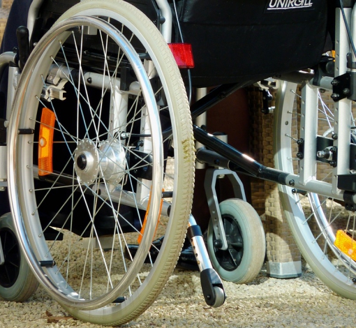Инвалидам-колясочникам стала доступна онлайн-покупка билетов на междугородные поезда, оборудованные специальными местами.