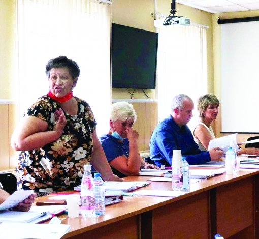Депутат Екатерина Котлова требует ответы на вопросы своих избирателей.