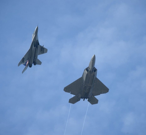 Военные самолеты над Артемовским