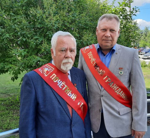 Александр Гладких и Виталий Кутаев теперь носят гордое звание “Почетный гражданин АГО”