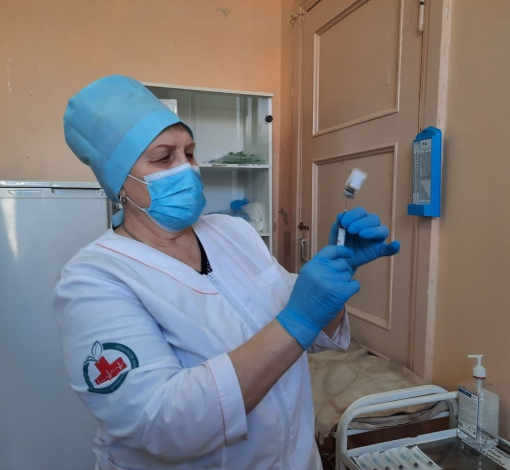 Прививку от гриппа уже можно поставить в поликлиниках Артемовского.