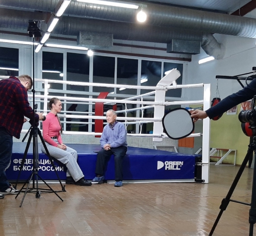 Борис Вениаминович Метляев дает интервью телеканалу "Бокс ТВ". Ему, то уж точно есть, что рассказать