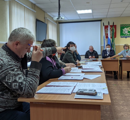 Среди нынешних думцев также есть представители бизнеса, поэтому решение далось с большим трудом.