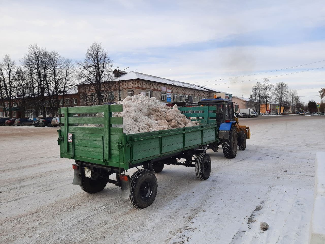 Снег убираем по ночам