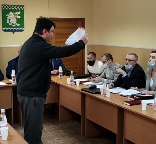 Депутат Максим Демашин призывает коллег обратить внимание на руководителей, которые, по его мнению, занимают муниципальные должности не имея соответствующего образования.