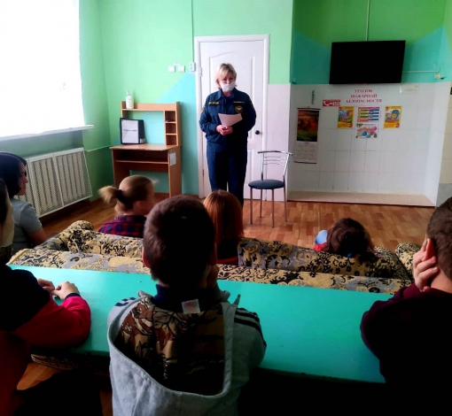Елена Анисимова рассказала детям о правилах  поведения на водных объектах в зимний период