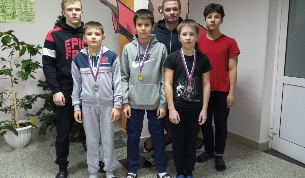 Спортсмены ДЮСШ №25 во главе с тренером Сергеем Сваловым показали хорошие результаты