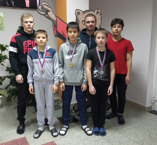 Спортсмены ДЮСШ №25 во главе с тренером Сергеем Сваловым показали хорошие результаты