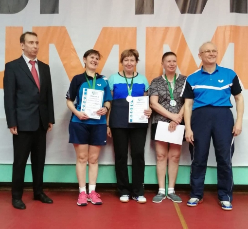 Артемовская спортсменка Ольга Цейтлер (третья слева) не раз становилась победительницей престижных турниров.