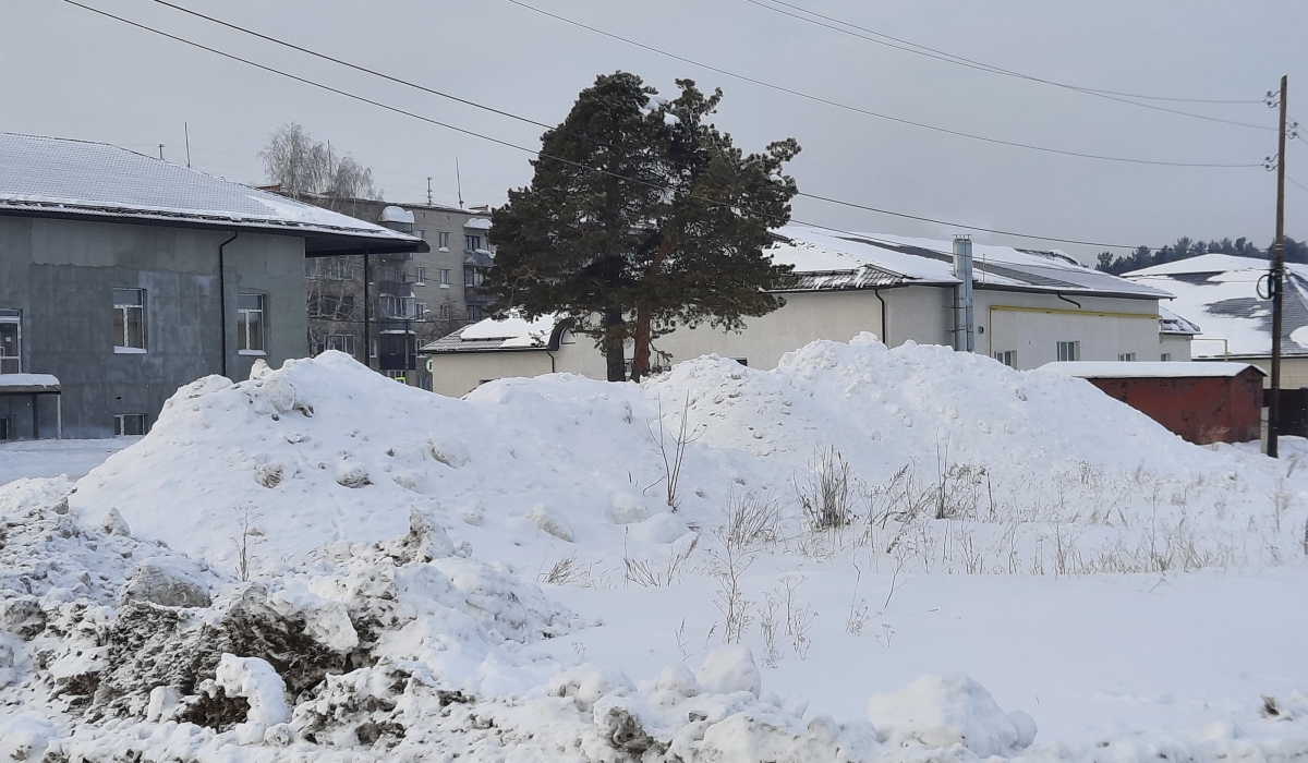 Город Артемовский по уши в грязных сугробах