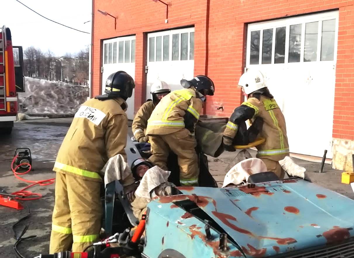 Раненых не эвакуируют. Аварийно-спасательные работы. Пожарные и спасатели.