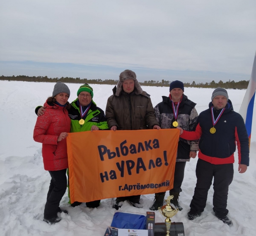 Вот они наши Чемпионы. Слева направо с медалями Алексей Ялунин (в зеленом) Вячеслав Малых и Алексей Гусев