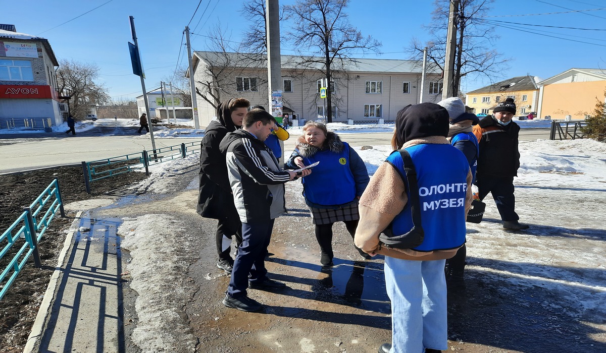 Последние новости в артемовском. Сквер Победы Артемовский Свердловской области. Новости Артёмовский Свердловской е1. 1 Мая в Артемовском Свердловской области. Егоршинские вести Артемовский.