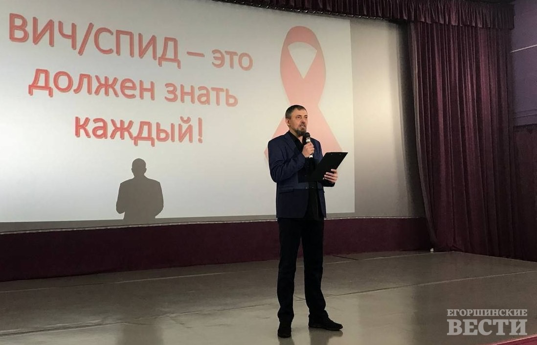 Программу ведет кинооператор Денис Нежданов. Фото с сайта ЦКиК «Родина»
