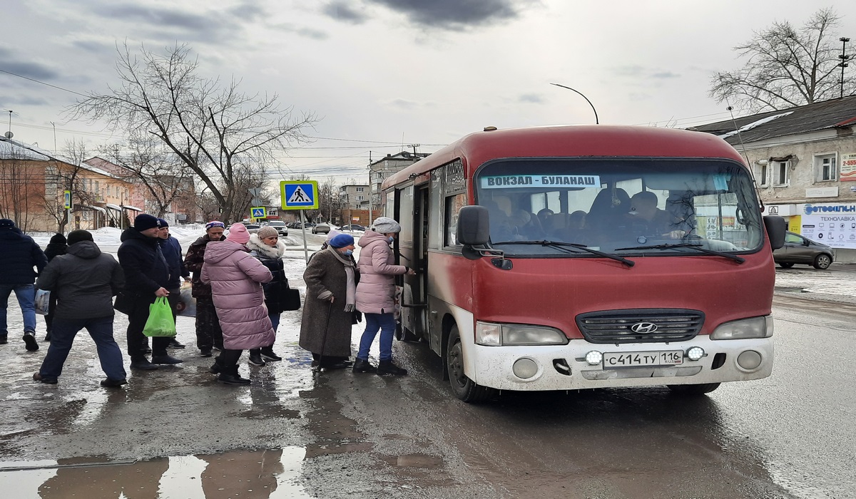 Автобусы на кладбище казань. Автобусы Артемовский. Кладбище автобусов. Кладбище автобусов в Москве.