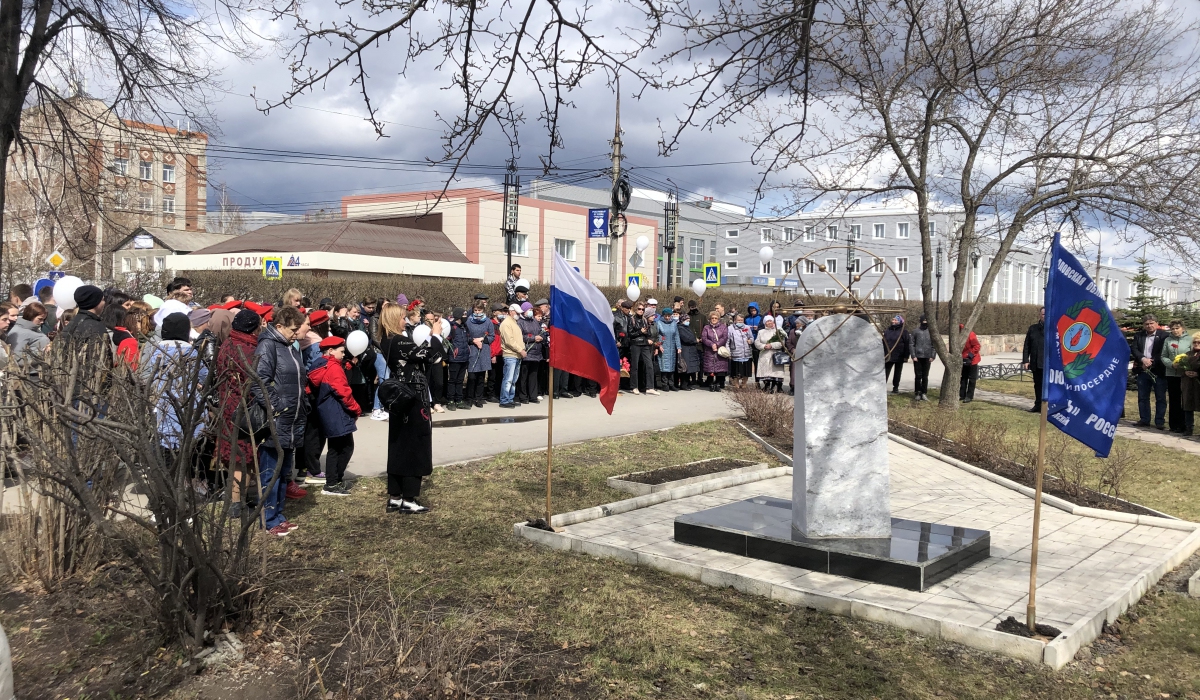 Ситуация артемовске сегодня. Памятник чернобыльцам Мелитополь. Чернобыль памятник ликвидаторам. В каких городах есть памятник аварии на Чернобыльской АЭС. Собрались возле памятника чернобыльцам в Белгороде.