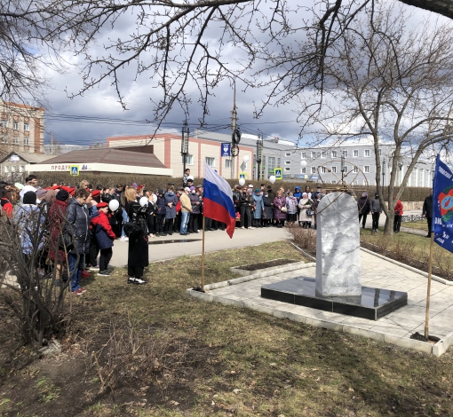 Ежегодно артемовцы собираются у памятника, чтобы вспомнить самую страшную трагедию атомной энергетики и ее ликвидаторов.