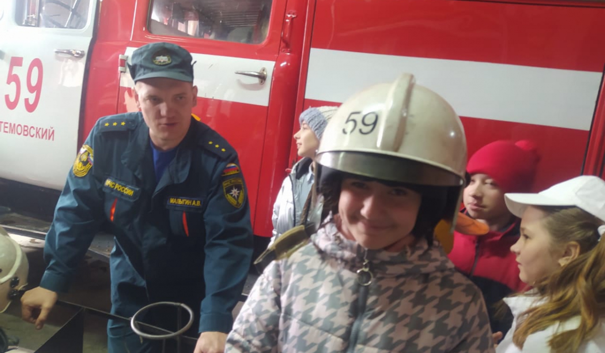 Профессия пожарного во все времена интересовала детей