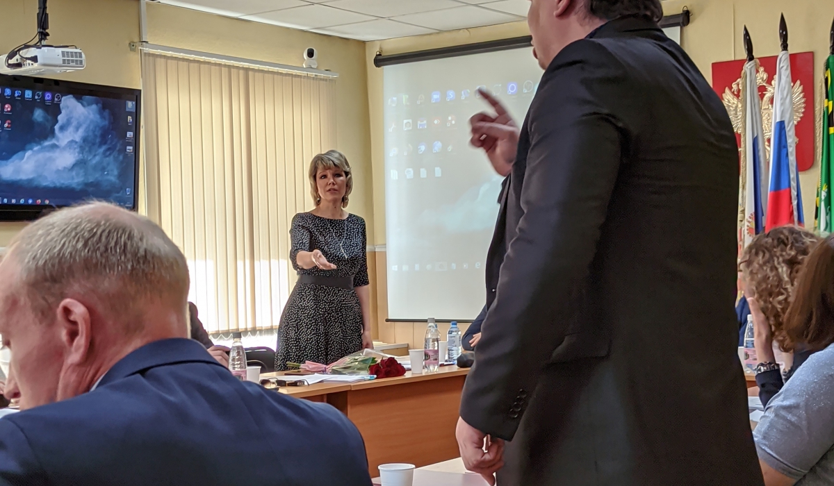 Спор двух коллег Татьяны Петровой и Максима Демашина об этике, после которого представителю СМИ приказали срочно выключить камеру. 